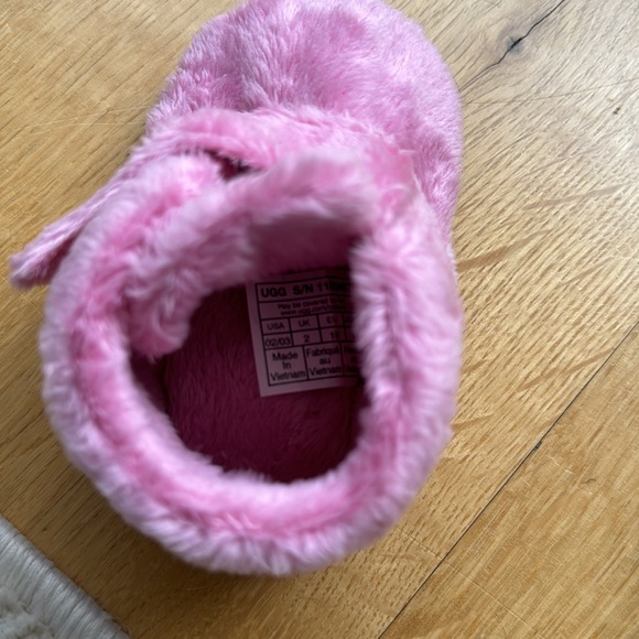 Ugg Baby Bixbee Bootie Crib Shoe - Never Worn - Picture 7 of 7